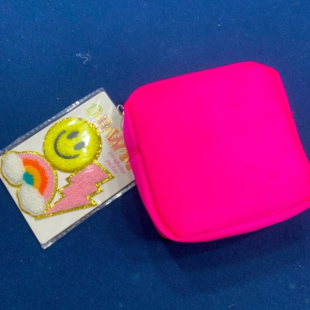 🆕 CUTEST little bright pink pouch w/golden zipper closure& 3 self stick patches
